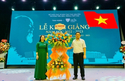 Thép Việt - Sing tặng hoa nhân ngày Khai giảng năm học 2022 - 2023